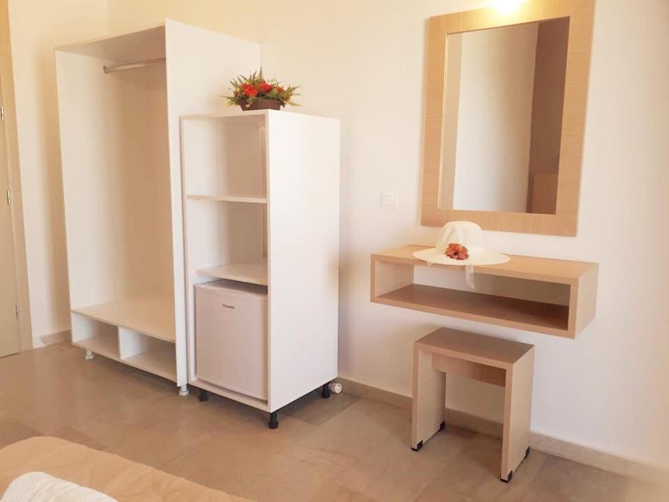 קאבוס Lefkimi Hotel מראה חיצוני תמונה