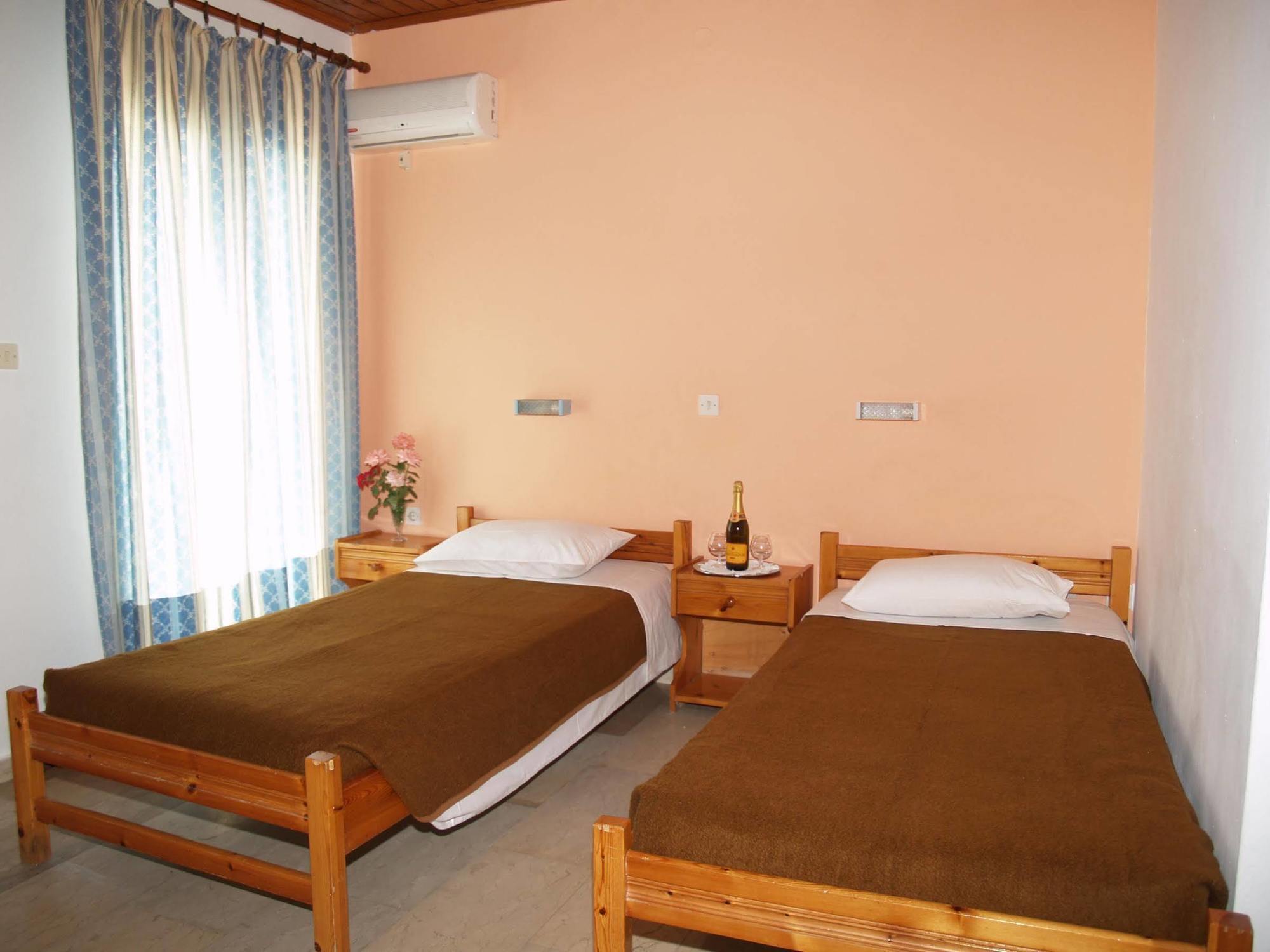 קאבוס Lefkimi Hotel מראה חיצוני תמונה